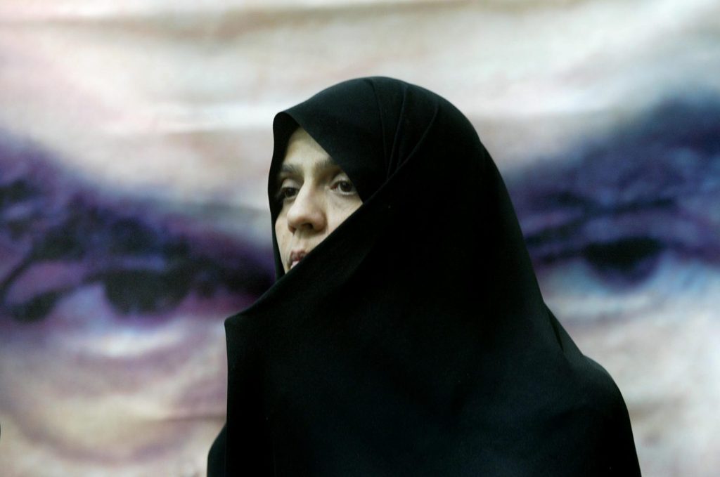 Ιράν: Η διαχρονική καταπίεση των γυναικών μέσα από τη χρήση της μαντίλας