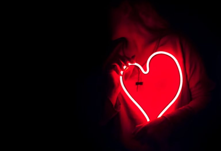 Παγκόσμια ημέρα καρδιάς: Οι 8 βασικότεροι κίνδυνοι – Πώς να την προστατέψετε
