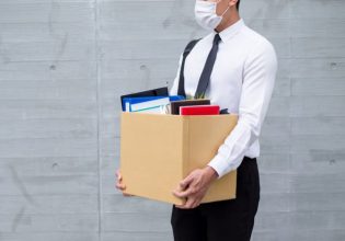 Απολύθηκε από τη δουλειά του, επαναπροσλήφθηκε την επομένη. Πώς το πέτυχε;