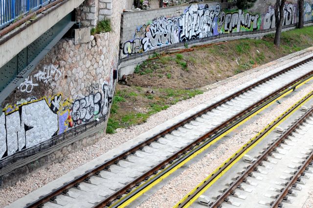 ΗΣΑΠ: Άγνωστος πέταξε πέτρα σε συρμό και τραυμάτισε επιβάτη στο κεφάλι