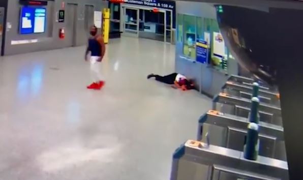 ΗΠΑ: Άγριος ξυλοδαρμός γυναίκας στο μετρό