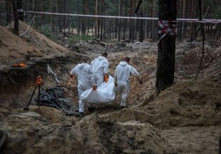 Kρεμλίνο για τους ομαδικούς τάφους στο Ιζιούμ: Ψέματα ότι διαπράξαμε εγκλήματα πολέμου