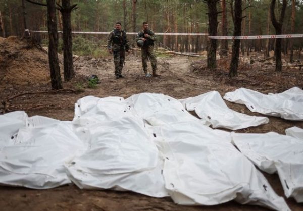 Τσεχία: Ζητά ειδικό δικαστήριο για τους ομαδικούς τάφους στο Ιζιούμ