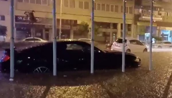 Θεσσαλονίκη: Ξέσπασε καταιγίδα – Ποτάμια οι δρόμοι – Απίστευτες εικόνες