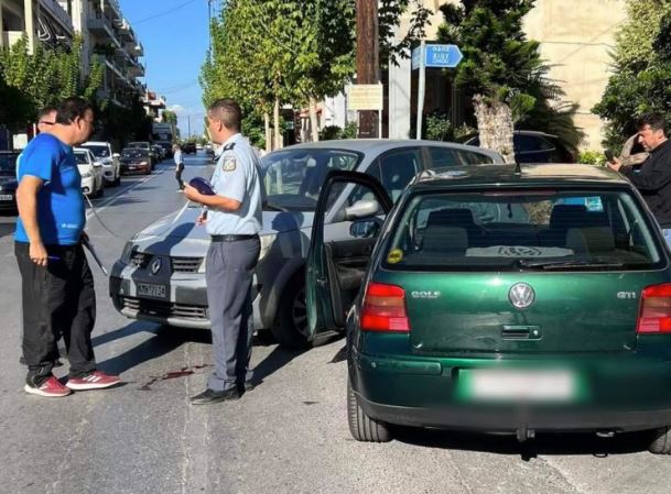 Καλαμάτα: ΙΧ παρέσυρε και τραυμάτισε μαθητές και οδηγό μηχανής