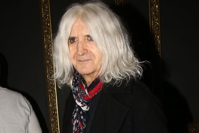 Αυτή είναι η σύντροφος του Νίκου Καρβέλα – Σπάνια βραδινή έξοδος