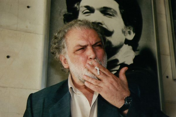 Κώστας Καζάκος: Η πρώτη εμφάνιση στο θεατρικό σανίδι και η ταινία – σταθμός