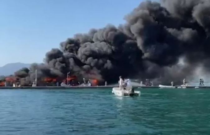 Κέρκυρα: Κάηκαν τέσσερα σκάφη στη μαρίνα Γουβιών