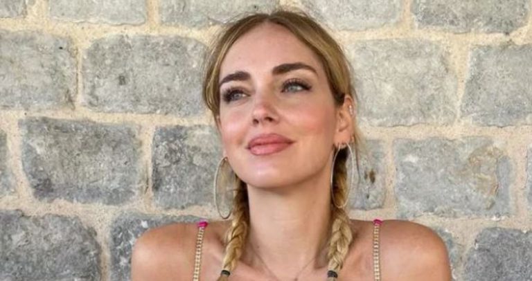 Η Κιάρα Φεράνι κρούει τον κώδωνα του κινδύνου για την ακροδεξιά απειλή στην Ιταλία