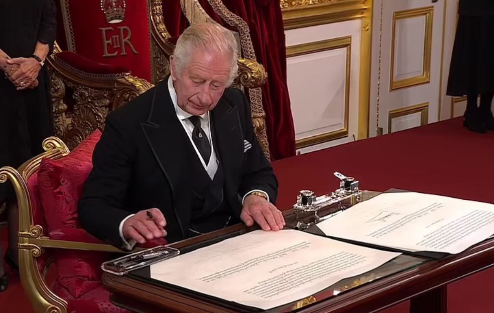 Κάρολος Γ': Ανακηρύχθηκε επισήμως βασιλιάς του Ηνωμένου Βασιλείου