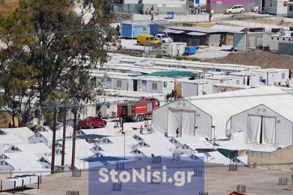 Μυτιλήνη: Πυρκαγιά στο ΚΥΤ του Καρά Τεπέ – Κάηκαν δύο οικίσκοι