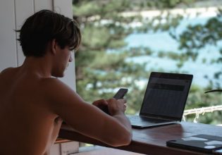 Digital Nomads: Οι 10 δουλειές που μπορείτε να κάνετε από παντού