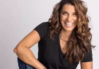 Πόπη Τσαπανίδου: Η καταπληκτική ομοιότητα με την αδερφή της