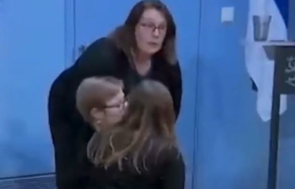 Φινλανδία: Η υπουργός Εσωτερικών λιποθύμησε κατά την διάρκεια συνέντευξης Τύπου