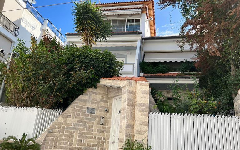 Γλυφάδα: Μυστήριο γύρω από τη ληστεία στο σπίτι γνωστής αστρολόγου