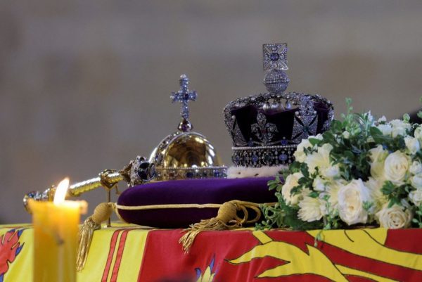 Βασίλισσα Ελισάβετ: Η διπλωματική σπαζοκεφαλιά της κηδείας και οι αμφιλεγόμενοι καλεσμένοι