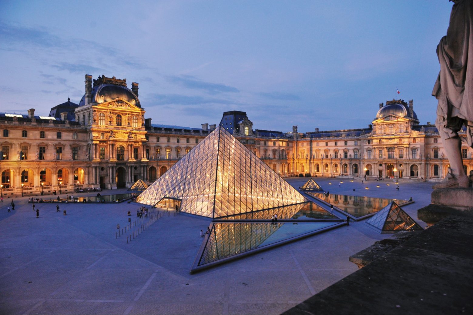 Γαλλία: Νωρίτερα θα σβήνουν τα φώτα στο μουσείο του Λούβρου και τις Βερσαλλίες
