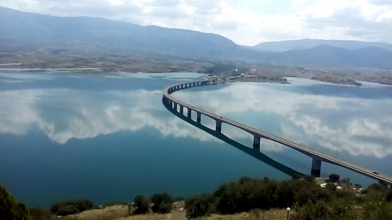 Κοζάνη: Βρέθηκε αυτοκίνητο μέσα στη λίμνη Πολυφύτου – Εξετάζεται αν ανήκει σε 70χρονο αγνοούμενο