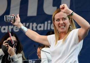 Ιταλία: Η Μελόνι ανέβαλε την άσκηση του εκλογικού της δικαιώματος