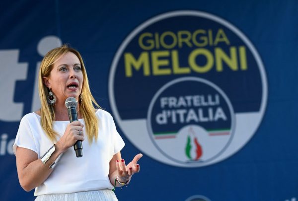 Ιταλία – δημοσκοπήσεις: Άνετη πλειοψηφία της συντηρητικής παράταξης