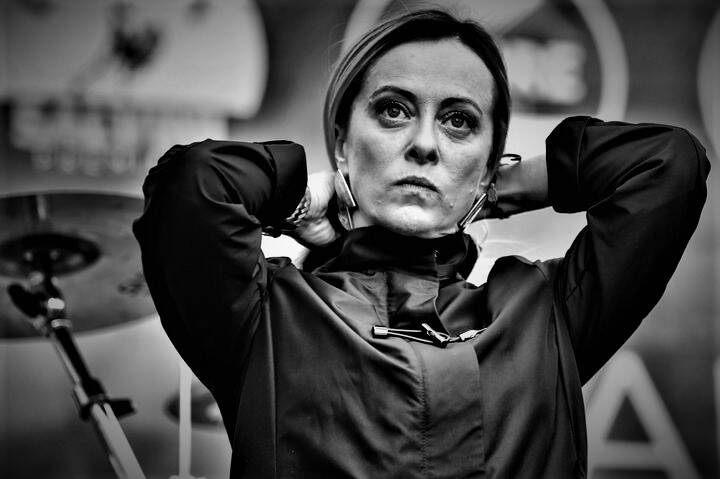 Τζόρτζια Μελόνι: Μπορεί μία ακροδεξιά αντιφεμινίστρια να προωθήσει τα γυναικεία δικαιώματα;