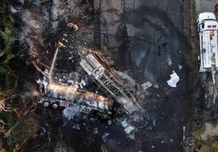 Μεξικό: 18 νεκροί από σύγκρουση τουριστικού λεωφορείου με βυτιοφόρο