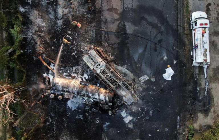 Μεξικό: 18 νεκροί από σύγκρουση τουριστικού λεωφορείου με βυτιοφόρο