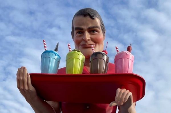 Ρεκόρ Γκίνες σε τζελατερία με 266 γεύσεις μιλκσέικ: Ροδέλες κρεμμυδιού και μπιφτέκι στα highlight