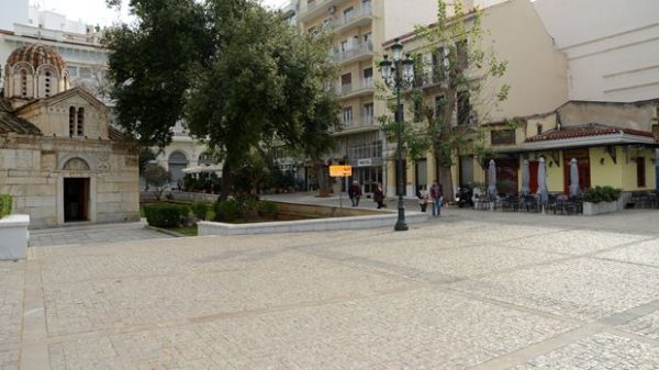 Κλειστή η Μητροπόλεως από την πλατεία Συντάγματος λόγω θραύσης αγωγού της ΕΥΔΑΠ