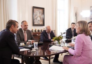 Τι συζήτησαν Μητσοτάκης και Γιούροβα για τις υποκλοπές