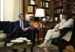 Συνάντηση Μητσοτάκη – Σακελλαροπούλου αύριο