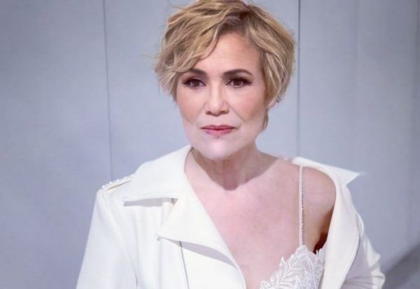 Κωνσταντίνα Μιχαήλ: «Πήρα το πτυχίο μου στη θεολογία – Στην αρχή με έλεγαν θεογκόμενα