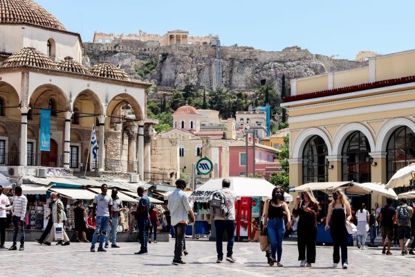 Ευρωβαρόμετρο: Ένας στους δύο Έλληνες περιμένει χειροτέρευση της οικονομικής κατάστασης