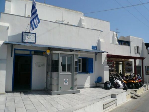 Νάξος: Χτύπησε τον άνδρα της με σκουπόξυλο και καλώδιο – Κατέληξαν στο αστυνομικό τμήμα