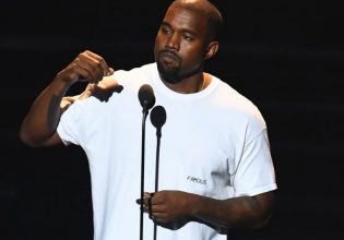 Ο Κάνιε Γουέστ συγκρίνει τον εαυτό του με τον Μωυσή και υπονοεί ότι δεν κοιμάται πολύ