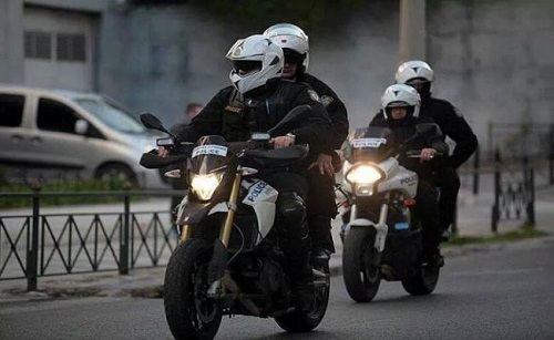 Δήθεν αστυνομικός λήστεψε Αφγανό και τον παρέσυρε με τη μηχανή του στο Γκάζι