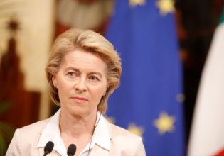 Ούρσουλα φον ντερ Λάιεν: «Απαράδεκτη η προσπάθεια της Ρωσίας για αλλαγή των συνόρων»