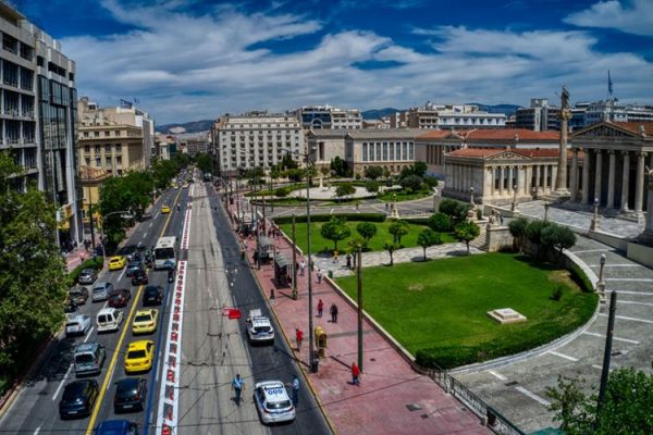 Αθήνα: Λιγότερα αυτοκίνητα, περισσότερο νερό και πράσινο