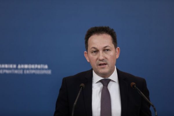 Στέλιος Πέτσας: Νέα Δημοκρατία και ΣΥΡΙΖΑ καταδικάζουν την επίθεση στο σπίτι του