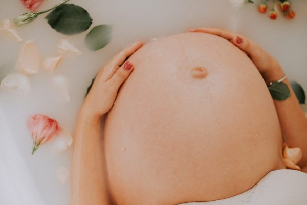 Παρένθετη μητρότητα: Το νομοθετικό πλαίσιο και η υπόθεση του μωρού «Μ»