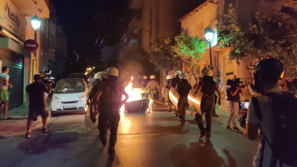 Παύλος Φύσσας: Επεισόδια μετά το τέλος της πορείας στη μνήμη του – Δείτε εικόνες & βίντεο