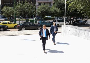Παρέμβαση της δικαιοσύνης για τους 38 πρόσφυγες στον Έβρο ζητάει ο Μηταράκης