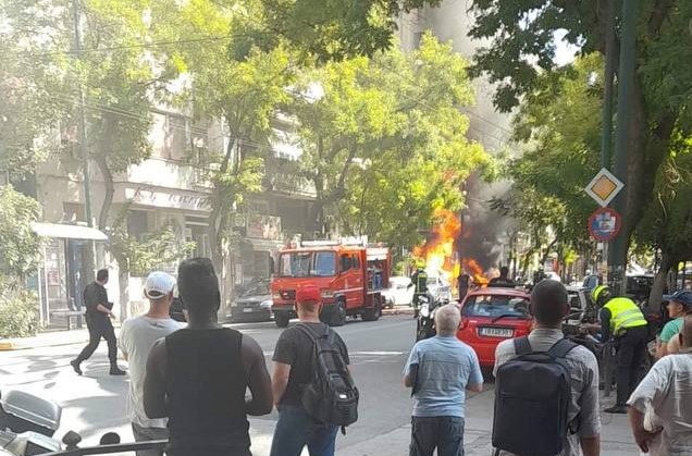 Αχαρνών: Φωτιά σε κατάστημα - Ακούγονται εκρήξεις