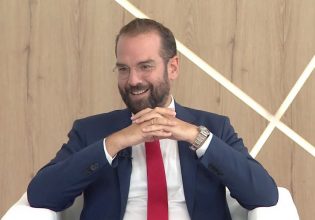 Ο ΟΤ στη ΔΕΘ – Νεκτάριος Φαρμάκης: «Προτιμούμε να σβήσουμε τα φώτα στα γραφεία μας παρά στους δρόμους»