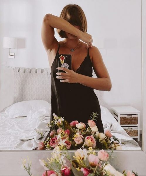 Η πιο σέξι πλάτη της σόουμπιζ: Ηθοποιός ποζάρει τόπλες και ρίχνει το Instagram