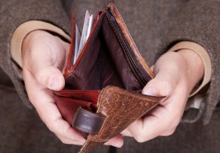 Δημοσκοπήσεις: Οικονομία, ακρίβεια και ενεργειακή κρίση τα κύρια προβλήματα των πολιτών