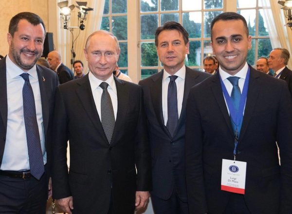 Ιταλία: Η ρωσική πρεσβεία αναρτά φωτογραφίες ιταλών πολιτικών με τον Πούτιν, τρεις μέρες πριν τις εκλογές