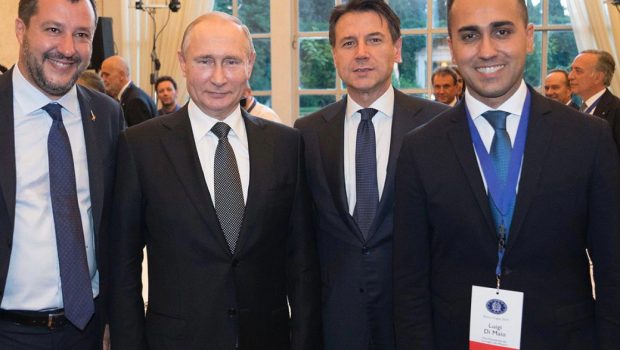 Ιταλία: Η ρωσική πρεσβεία αναρτά φωτογραφίες ιταλών πολιτικών με τον Πούτιν, τρεις μέρες πριν τις εκλογές