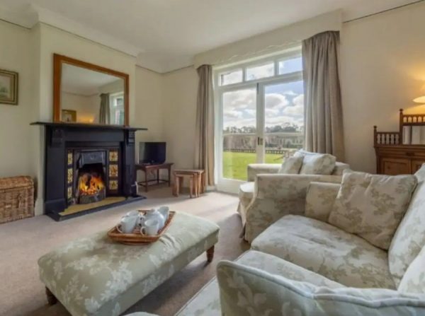 Βασίλισσα Ελισάβετ: Το garden house έγινε Airbnb και μπορείς να μείνεις