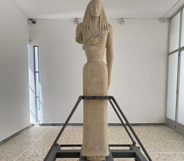 Εγκαινιάστηκε στο Αρχαιολογικό Μουσείο Θήρας η περιοδική έκθεση της Κόρης της Θήρας